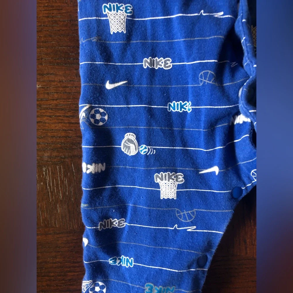 4/$20 Nike Blue & White long sleeve sleeper Jammie one piece snap front Sz 9 mo